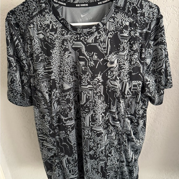 Nike Men's Black and White Graphic Tee - Picture 1 of 3